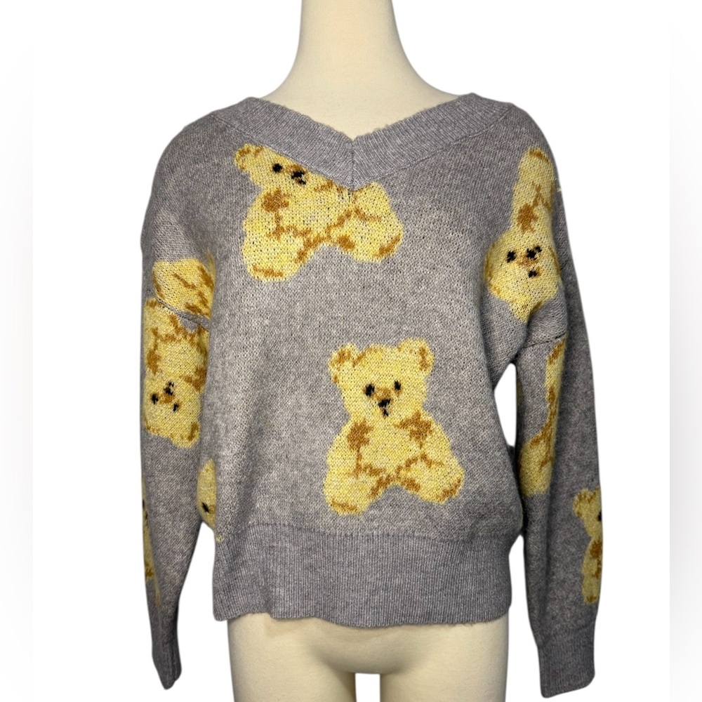 Social Scene Gray Sweater V-neck Teddy Bear Graphic Long Sleeve - Medium